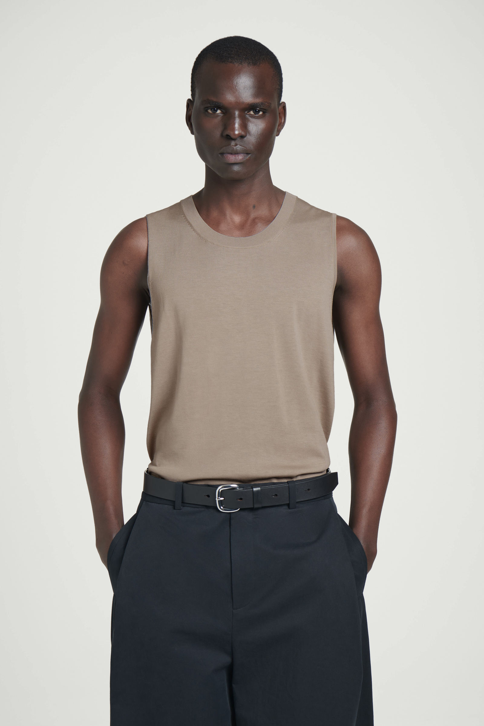 LIGHTWEIGHT KNITTED TANK TOP ライトウェイトニットタンクトップ
