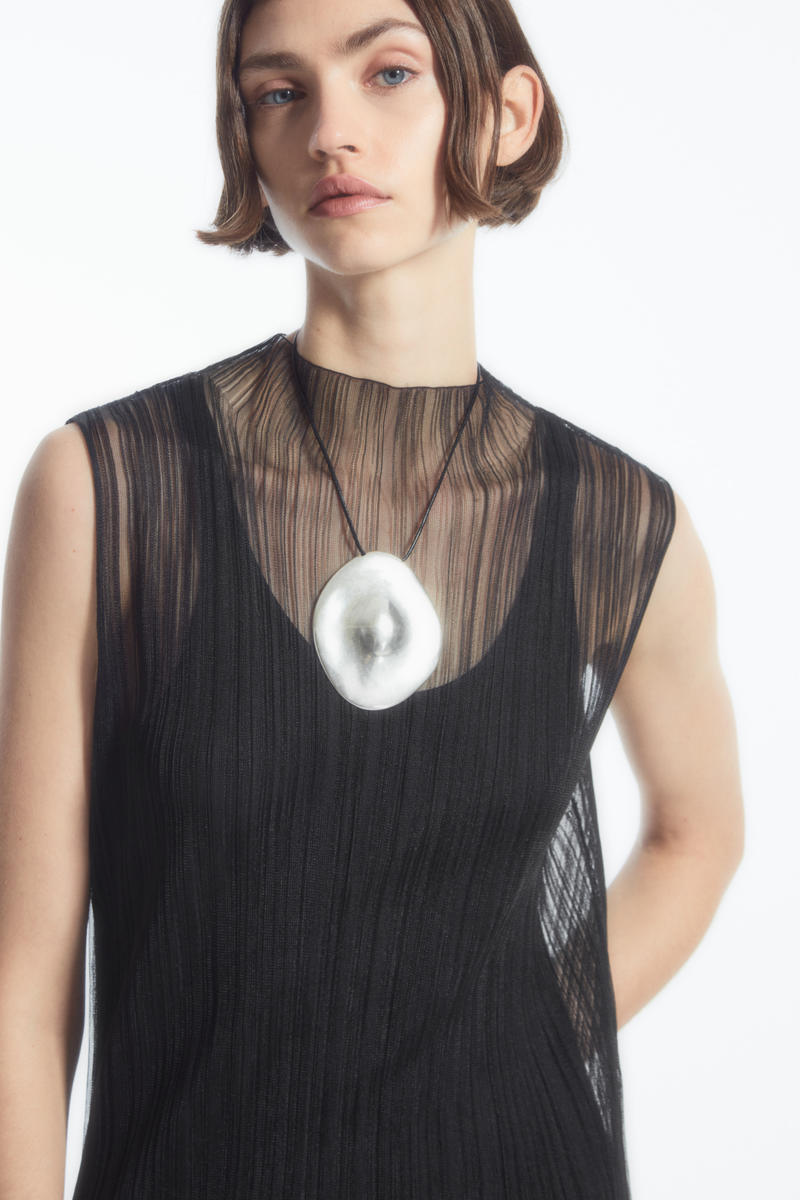SHEER PLISSE MIDI DRESS シアープリーツミディワンピース｜COS コス 