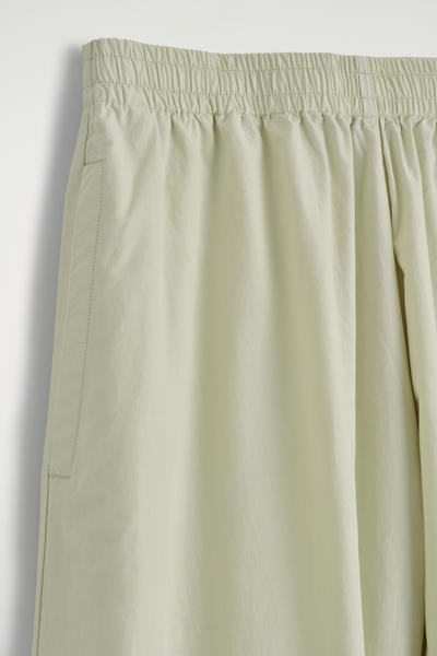 COS ボリュームキュロットパンツ