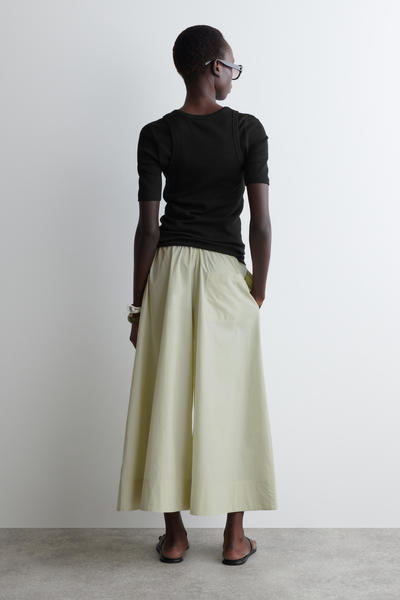 COS ボリュームキュロットパンツ