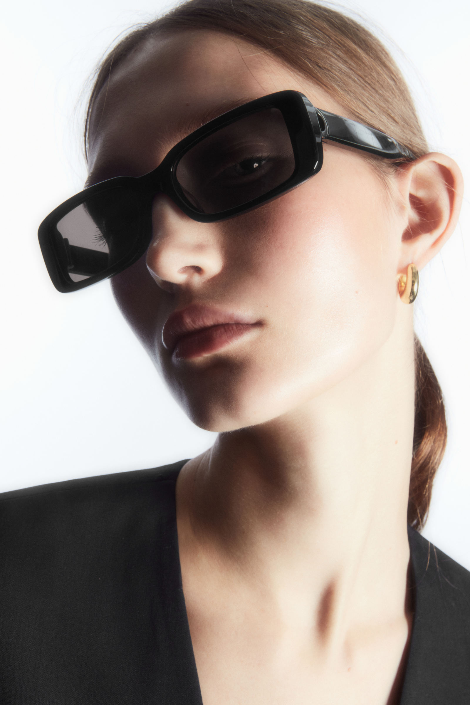 【連休限定値下】 NULLUS BRASS SWORD SUNGLASSES 黒 NULLUS 25SS BRASS SWORD SUNGLASSES 黒 【公式通販】