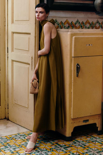 COS ホルターネックAラインマキシワンピース