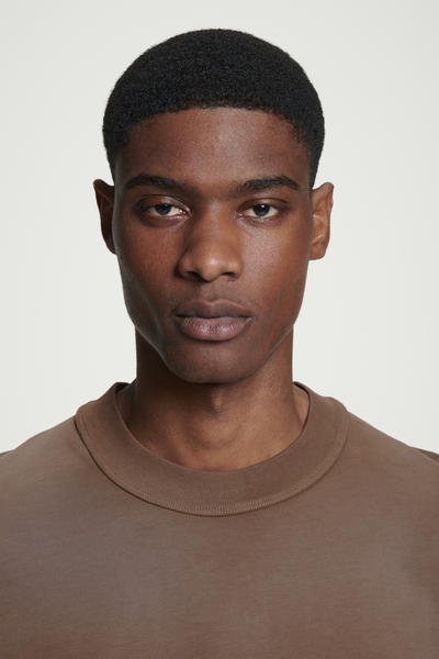 COS オーバーサイズフェードモックネックTシャツ