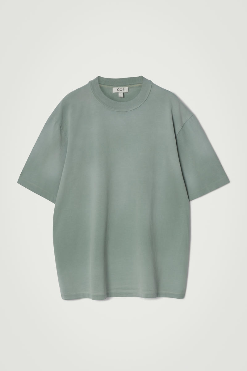 COS オーバーサイズフェードモックネックTシャツ