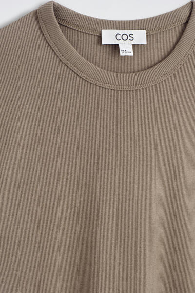 COS スリムフィットリブTシャツ