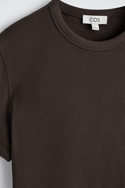 COS スリムフィットリブTシャツ