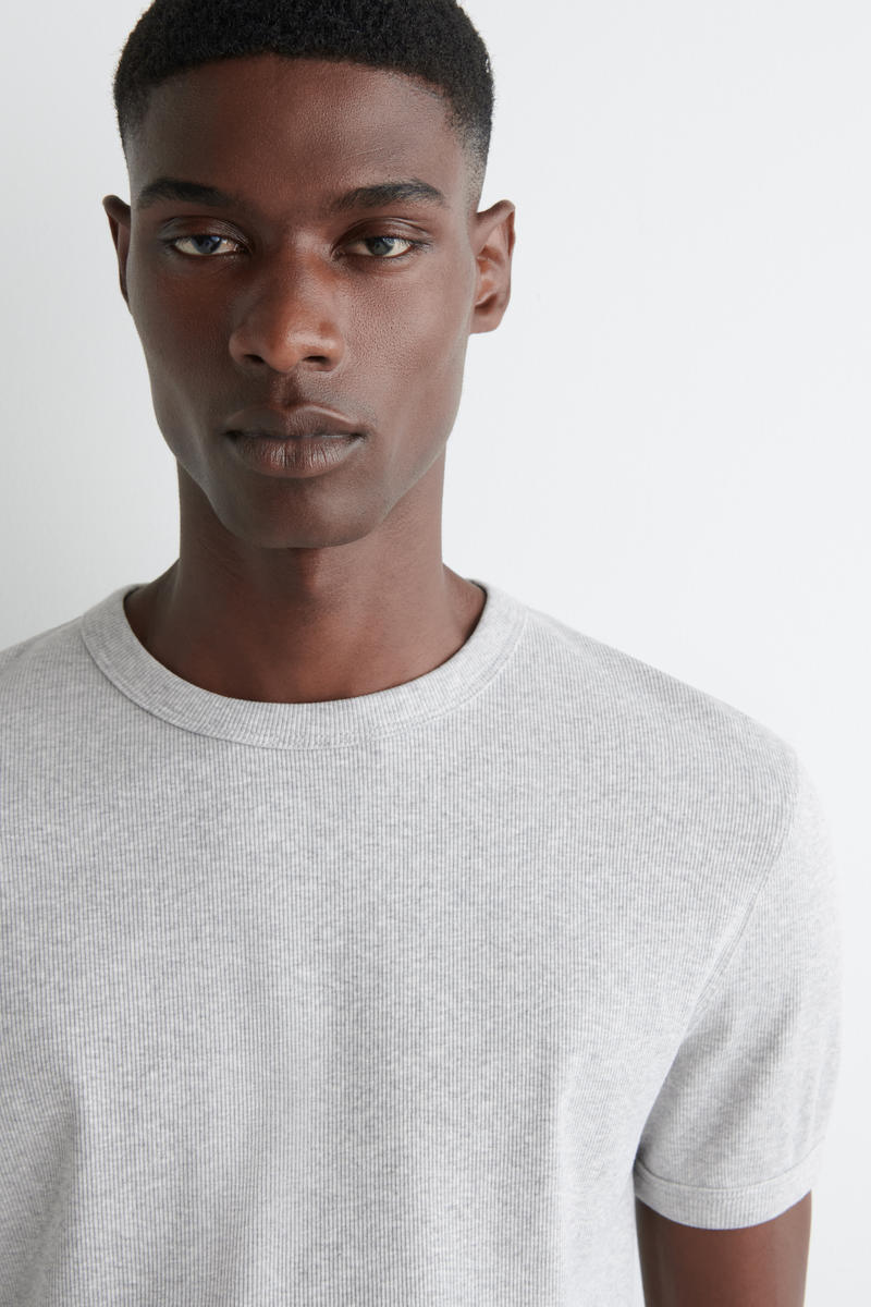 COS スリムフィットリブTシャツ