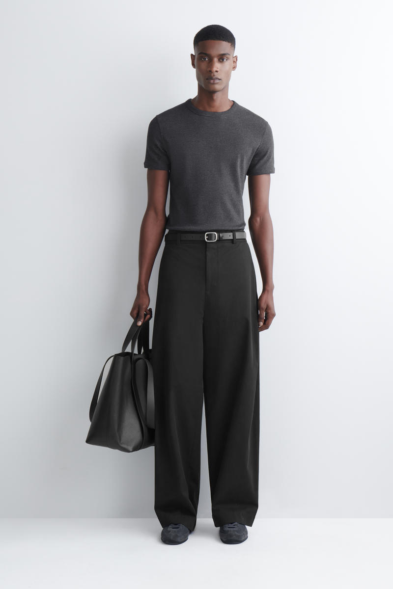 COS スリムフィットリブTシャツ