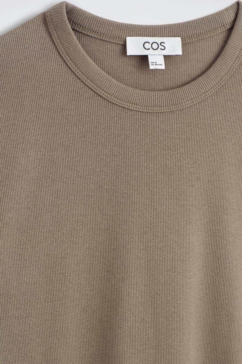 COS スリムフィットリブTシャツ