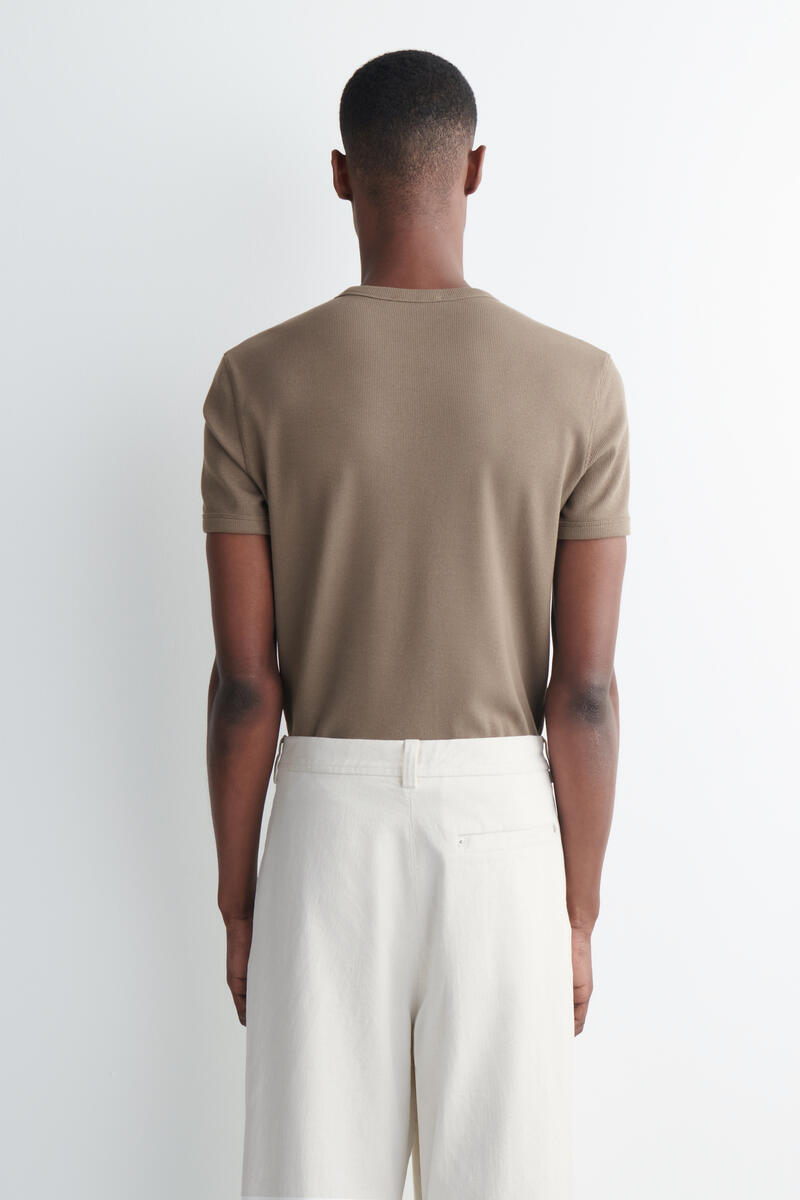 COS スリムフィットリブTシャツ