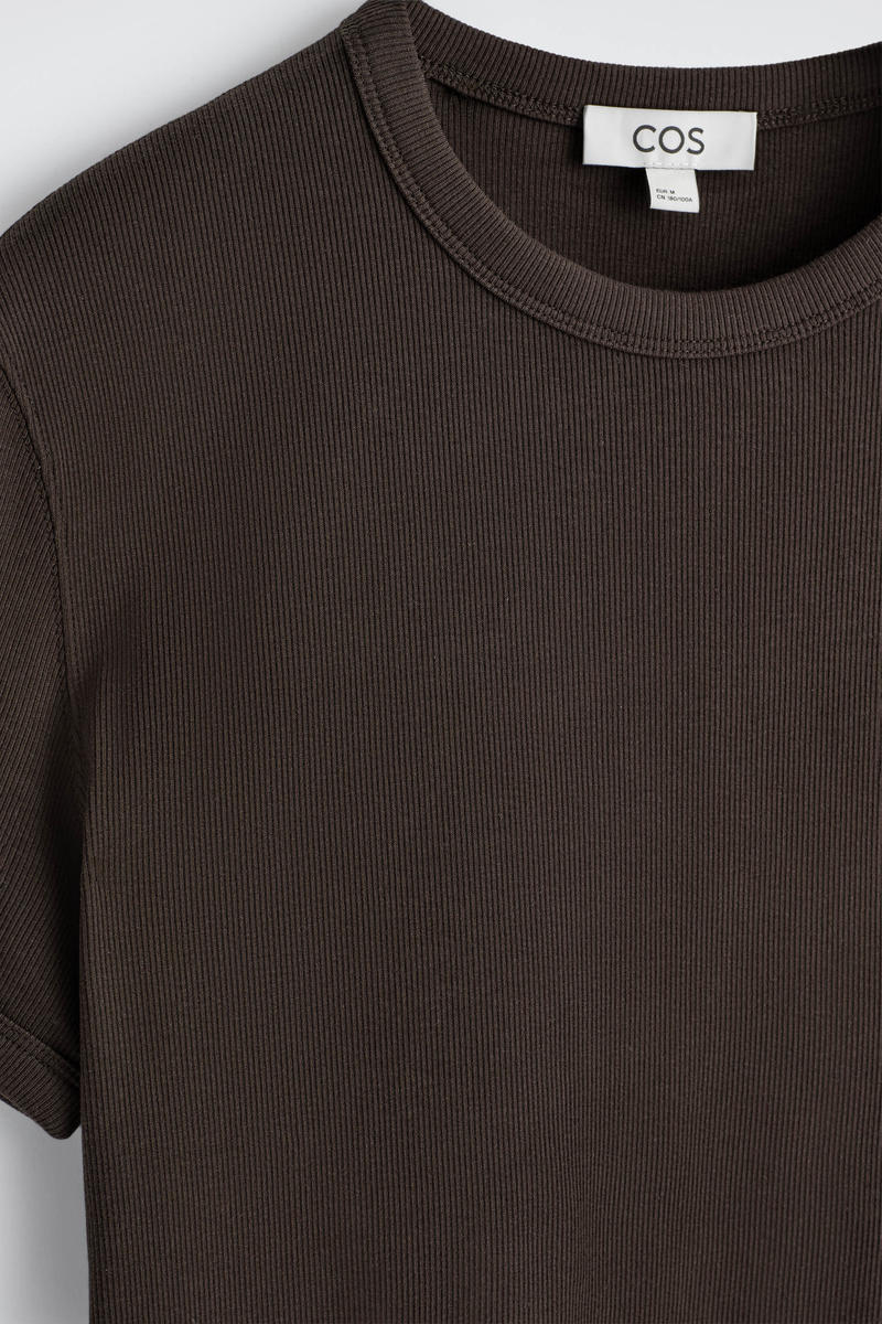 COS スリムフィットリブTシャツ