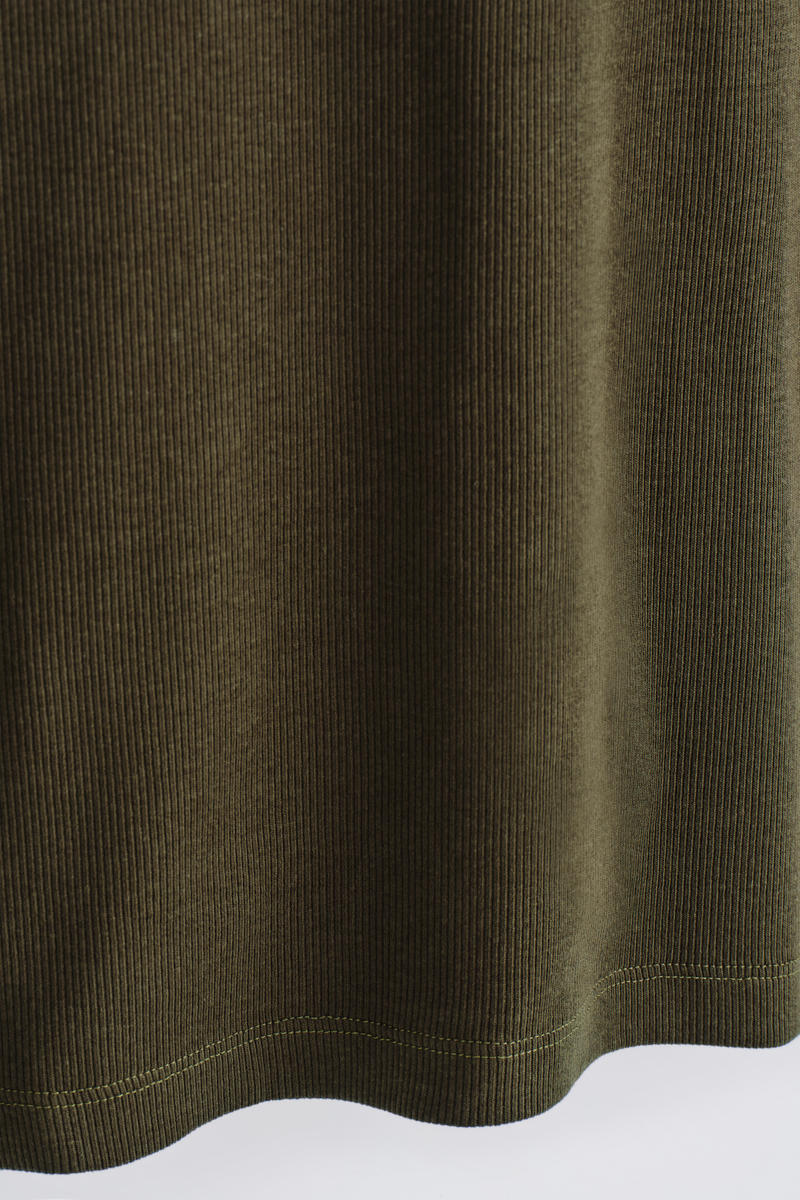 COS スリムフィットリブTシャツ