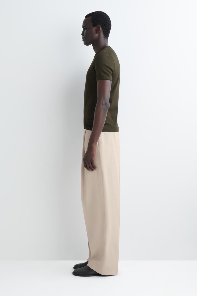 COS スリムフィットリブTシャツ