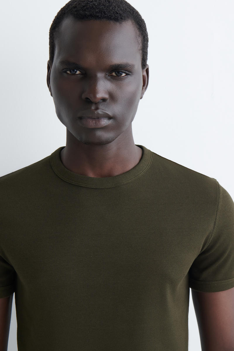 COS スリムフィットリブTシャツ