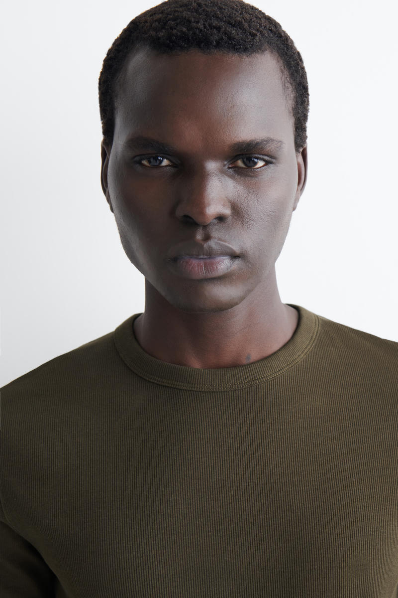 COS スリムフィットリブTシャツ