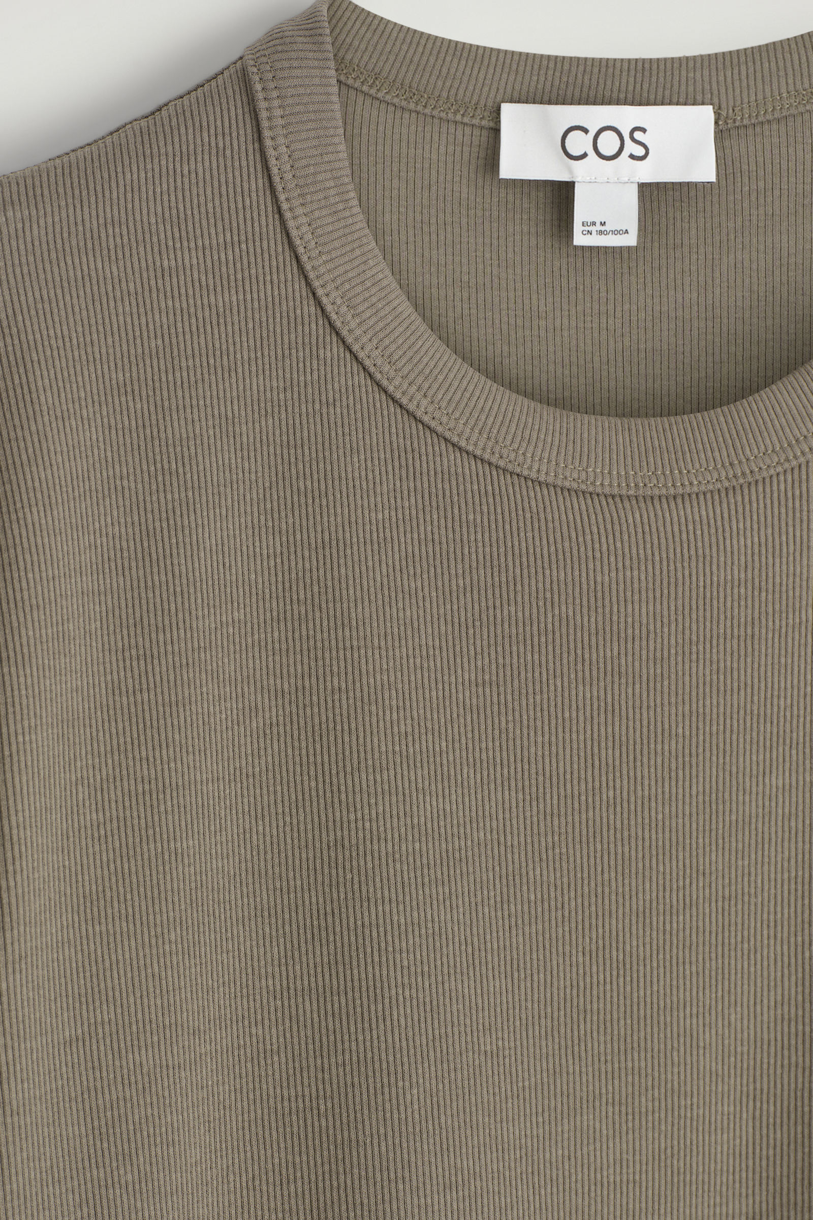 COS スリムフィットリブTシャツ Mサイズ 1度試着 タグ付き COS スリムフィットリブTシャツ Mサイズ 1度試着 タグ付き SLIM