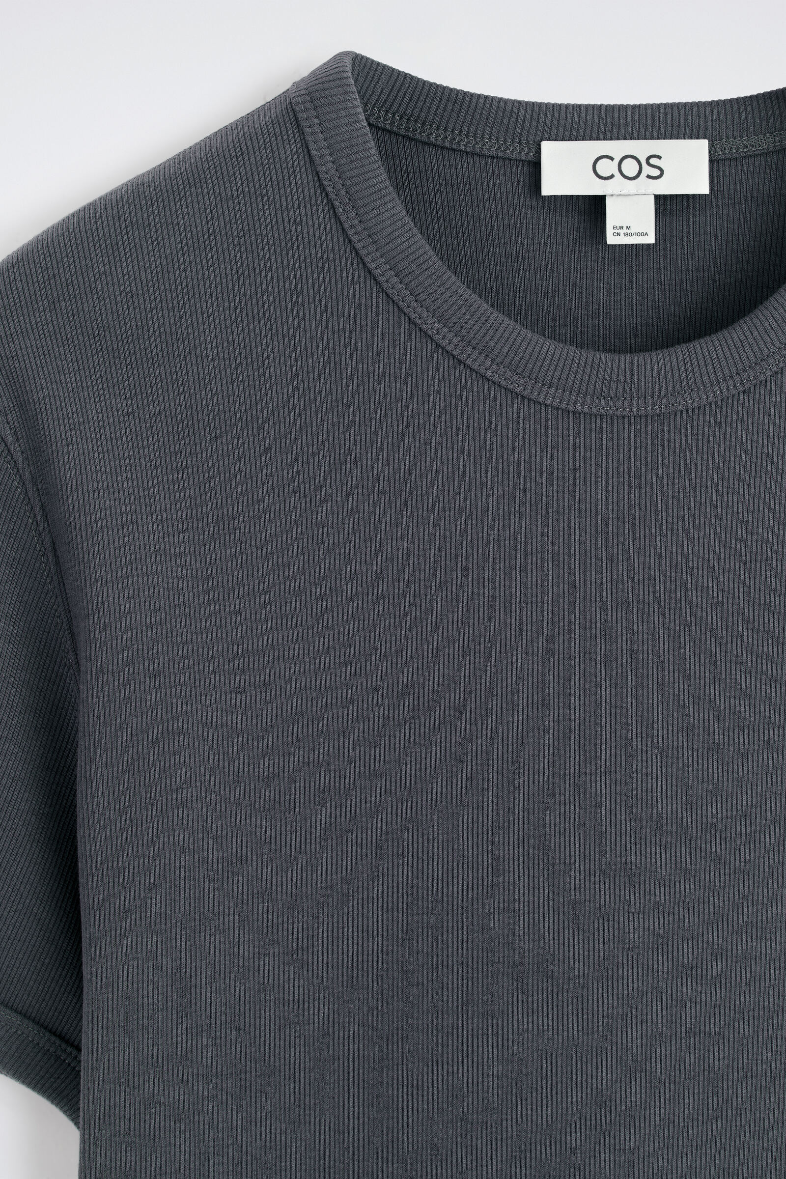 SLIM RIBBED T-SHIRT スリムフィット リブTシャツ ダークグレー｜COS
