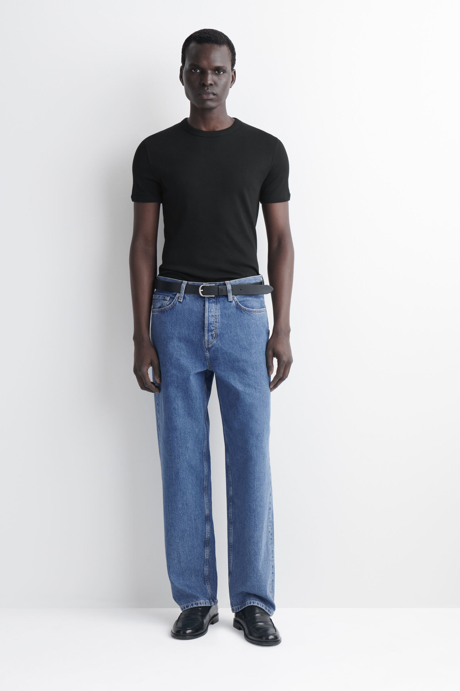 SLIM RIBBED T-SHIRT スリムフィットリブTシャツ ブラック｜COS コス