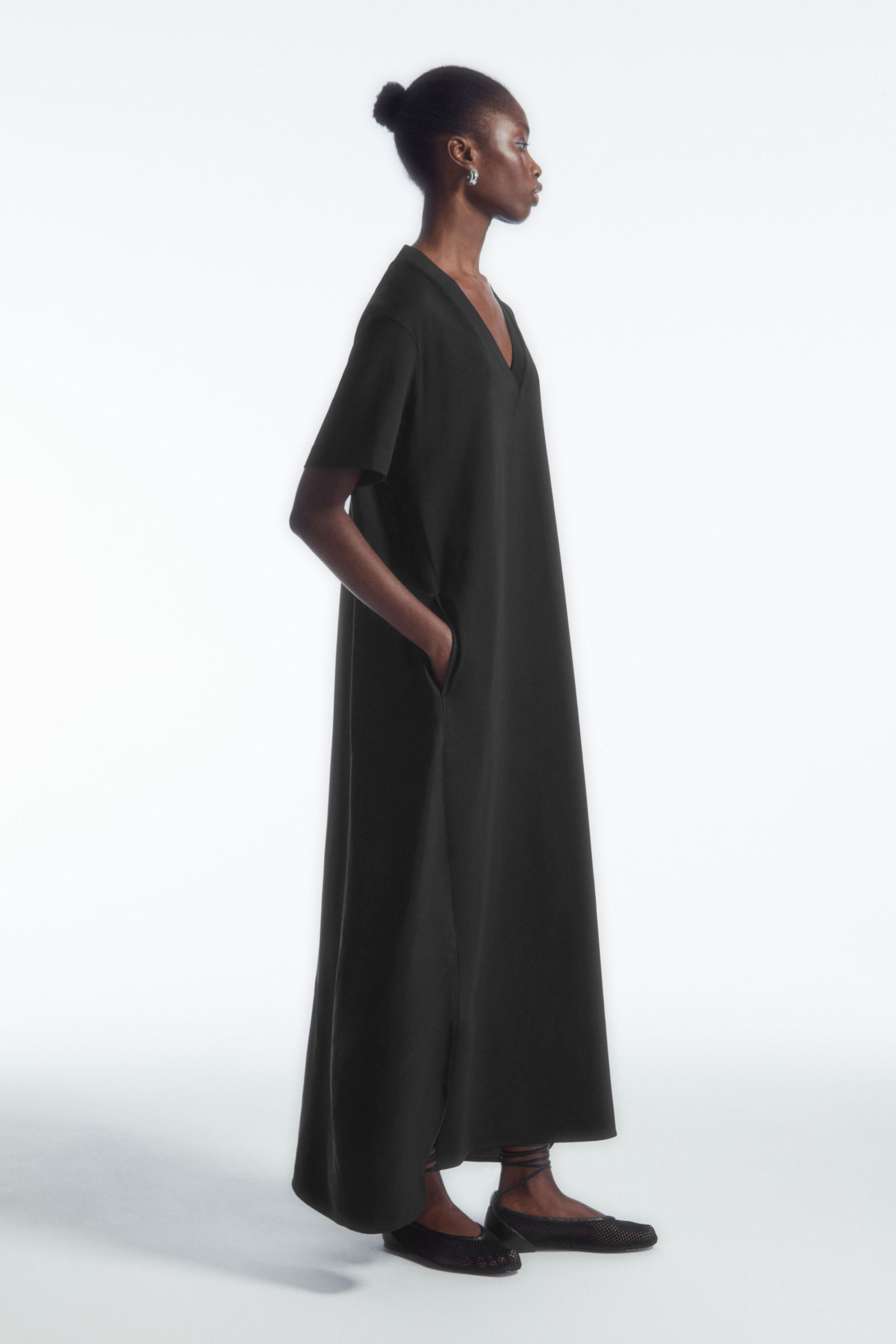 COS ワンピース V-NECK MIDI DRESS Vネックミディワンピース｜COS コス 公式