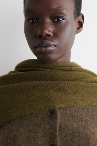 COS ピュアブラッシュドカシミヤカーディガン