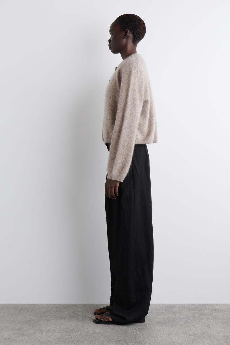 PURE BRUSHED-CASHMERE CARDIGAN ピュアブラッシュドカシミヤ