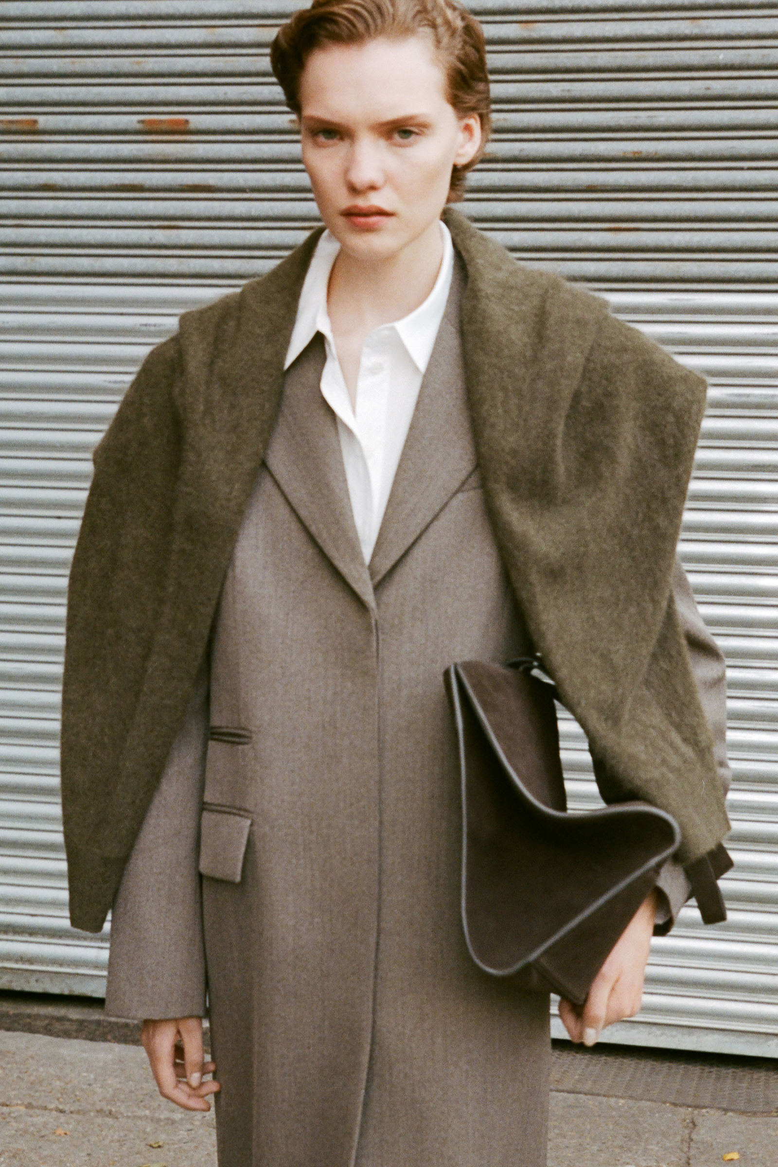 COS 25aw ブラッシュドカシミヤカーディガン COS 25aw ブラッシュドカシミヤカーディガン ピュアブラッシュド