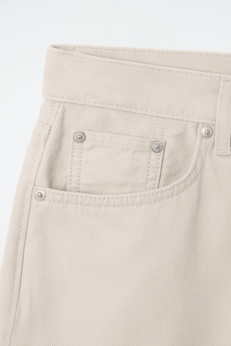 COS ロングラインデニムショートパンツ