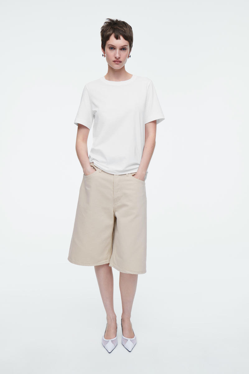 COS ロングラインデニムショートパンツ