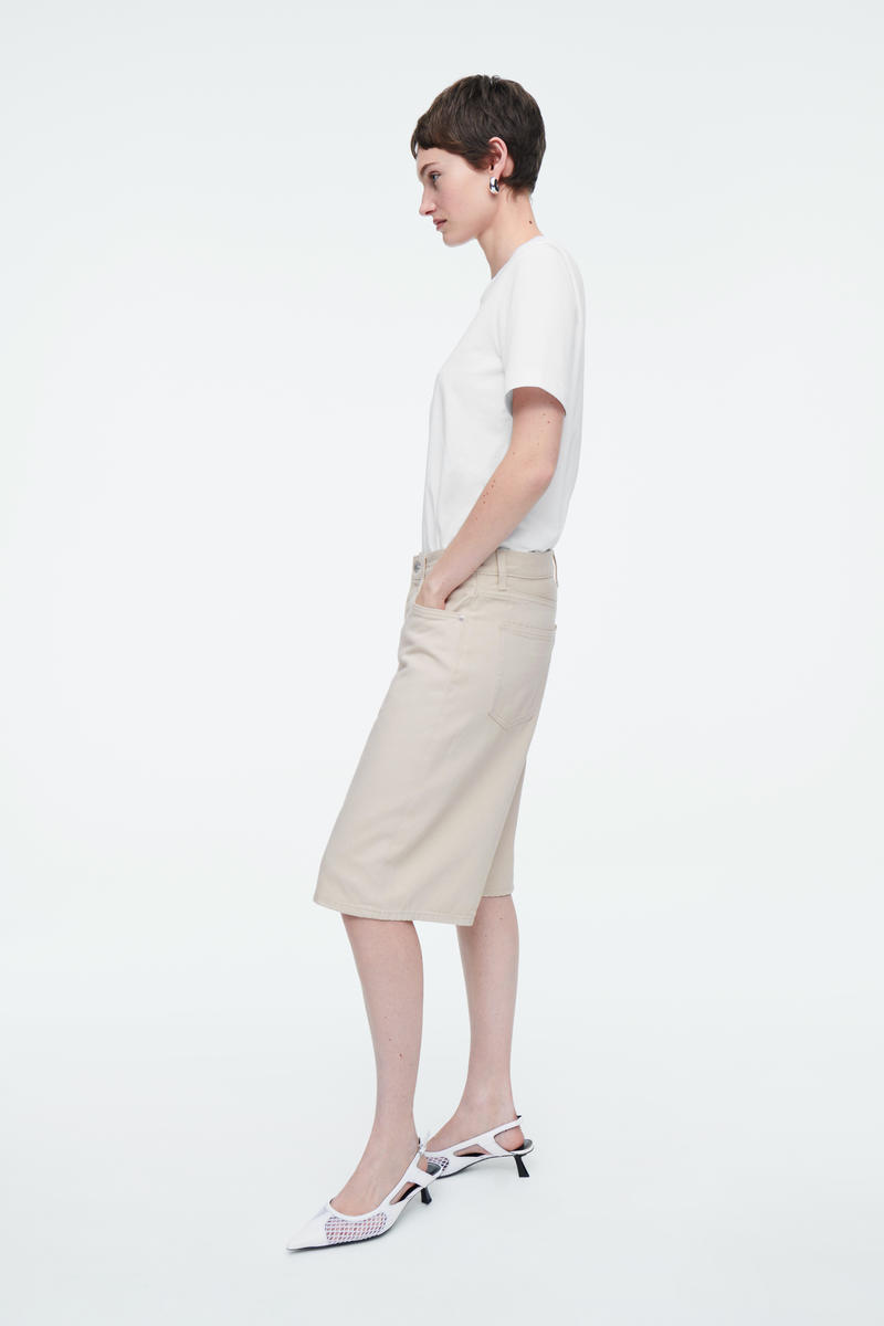 COS ロングラインデニムショートパンツ