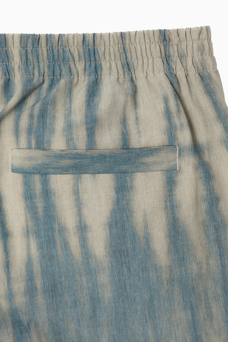 COS バミューダゴムショートパンツ