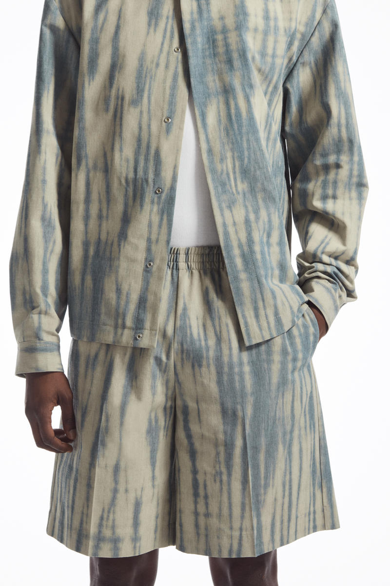 COS バミューダゴムショートパンツ