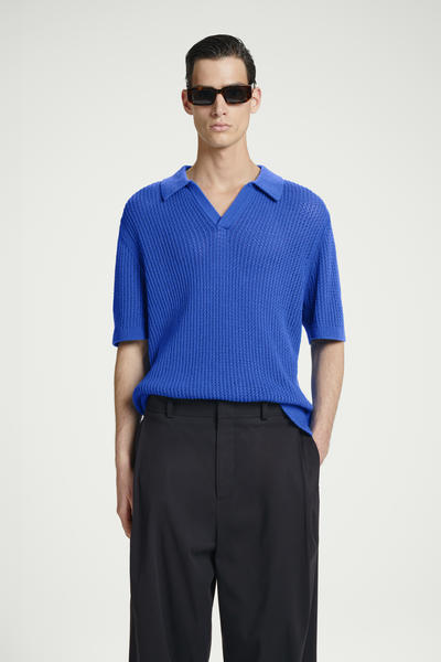 OPEN-KNIT POLO SHIRT オープンニットポロシャツ ブライトブルー｜COS