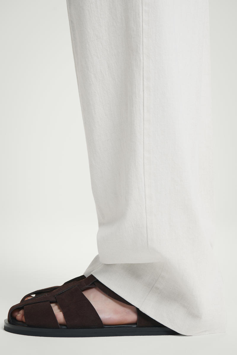 SUEDE FISHERMAN SANDALS スエードフィッシャーマンサンダル｜COS コス 