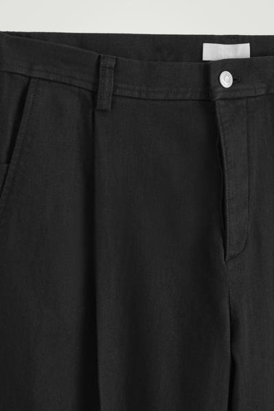 COS タック入りワイドレッグデニムパンツ