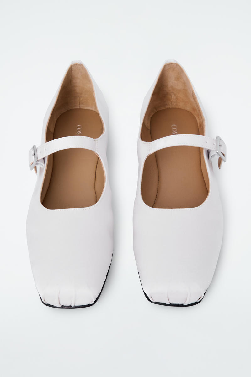 PLEATED SATIN MARY-JANE BALLET FLATS プリーツサテンメリージェーン