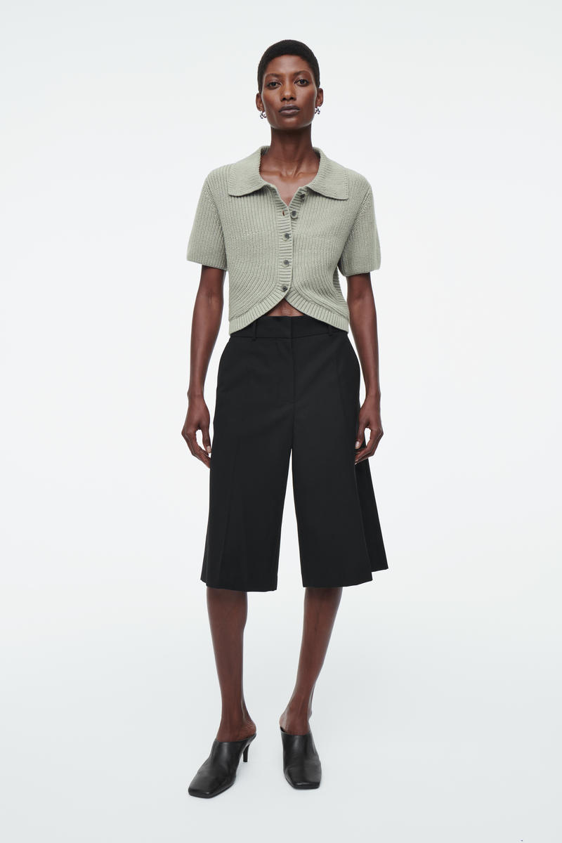 SHORT-SLEEVED RIBBED-KNIT CARDIGAN 半袖リブニットカーディガン