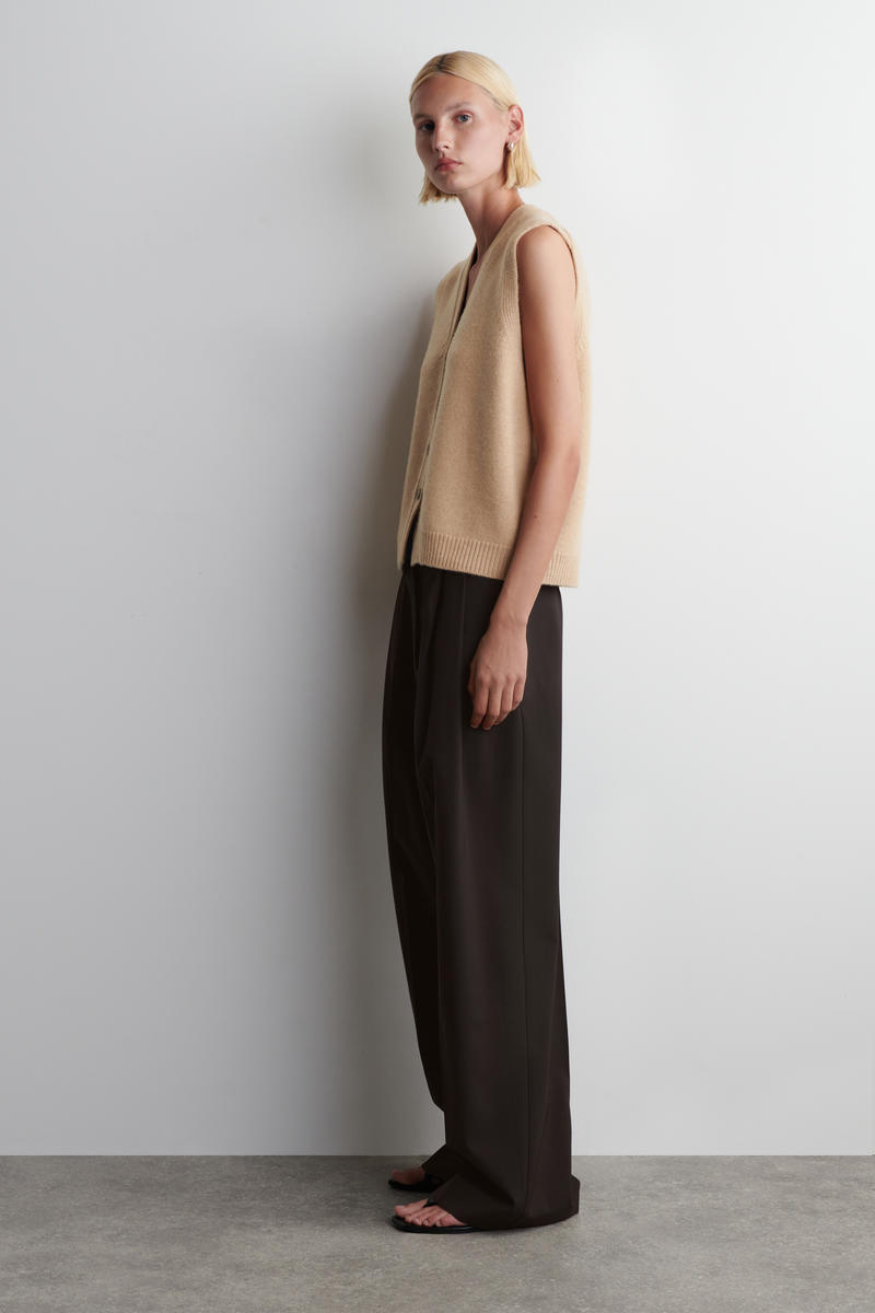 COS カシミヤ混ニットベスト