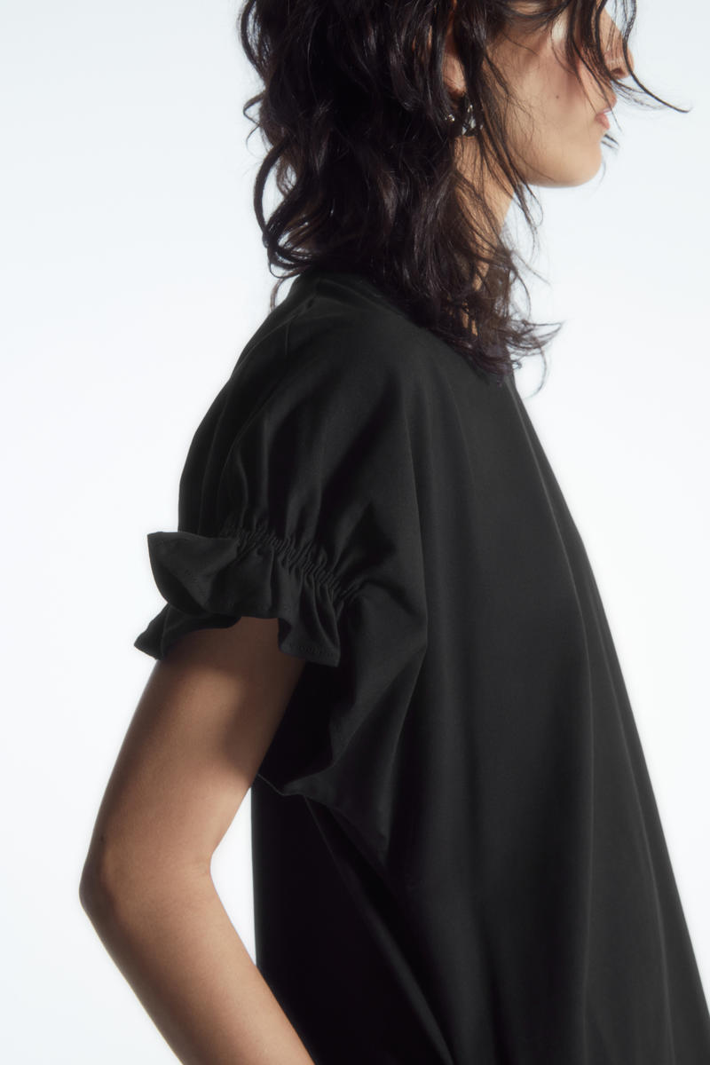 カネコイサオ　ピコフリル　美品　黒　フリル黒パフスリーブTシャツ カネコイサオ ピコフリル 美品 黒 フリル黒パフスリーブTシャツ