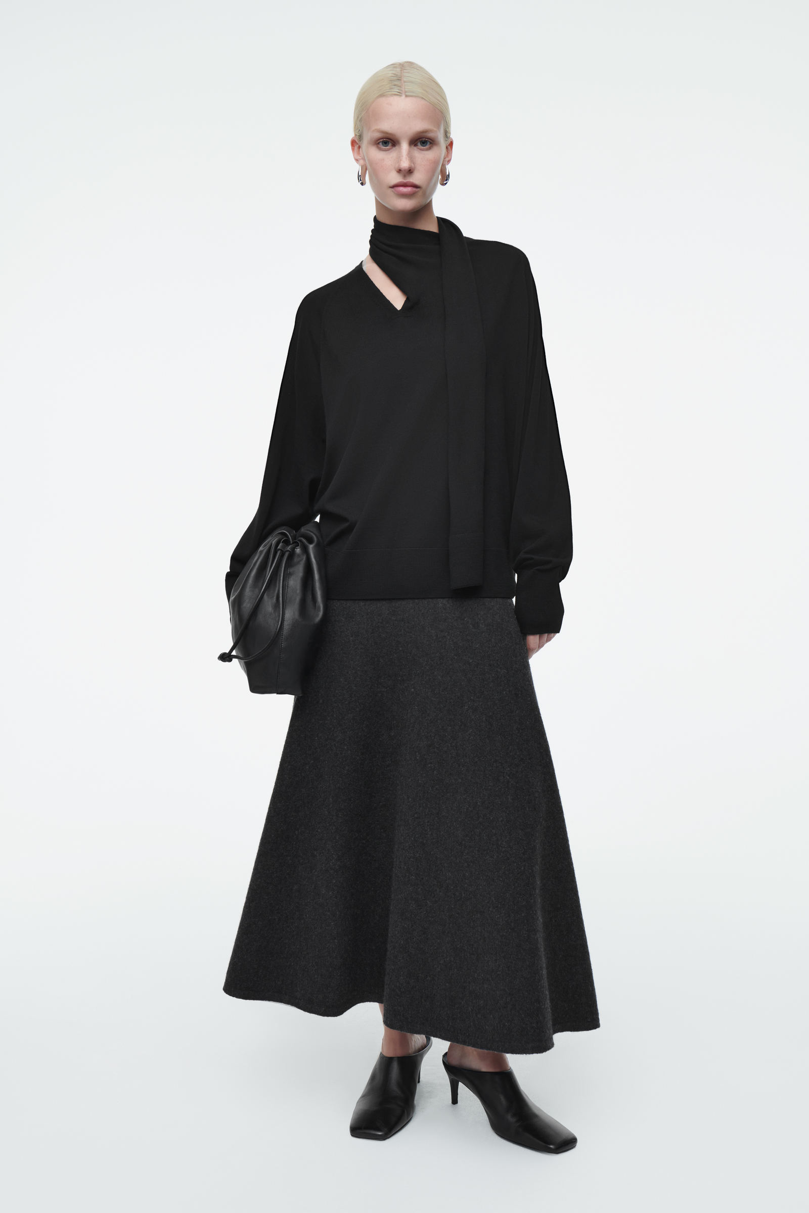 SCARF-DETAIL WOOL TURTLENECK JUMPER スカーフディテール ウール