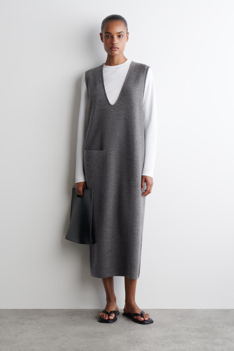 COS ボイルウールミディワンピース ブラック BOILED-WOOL MIDI DRESS ボイルウールミディワンピース ブラック｜COS