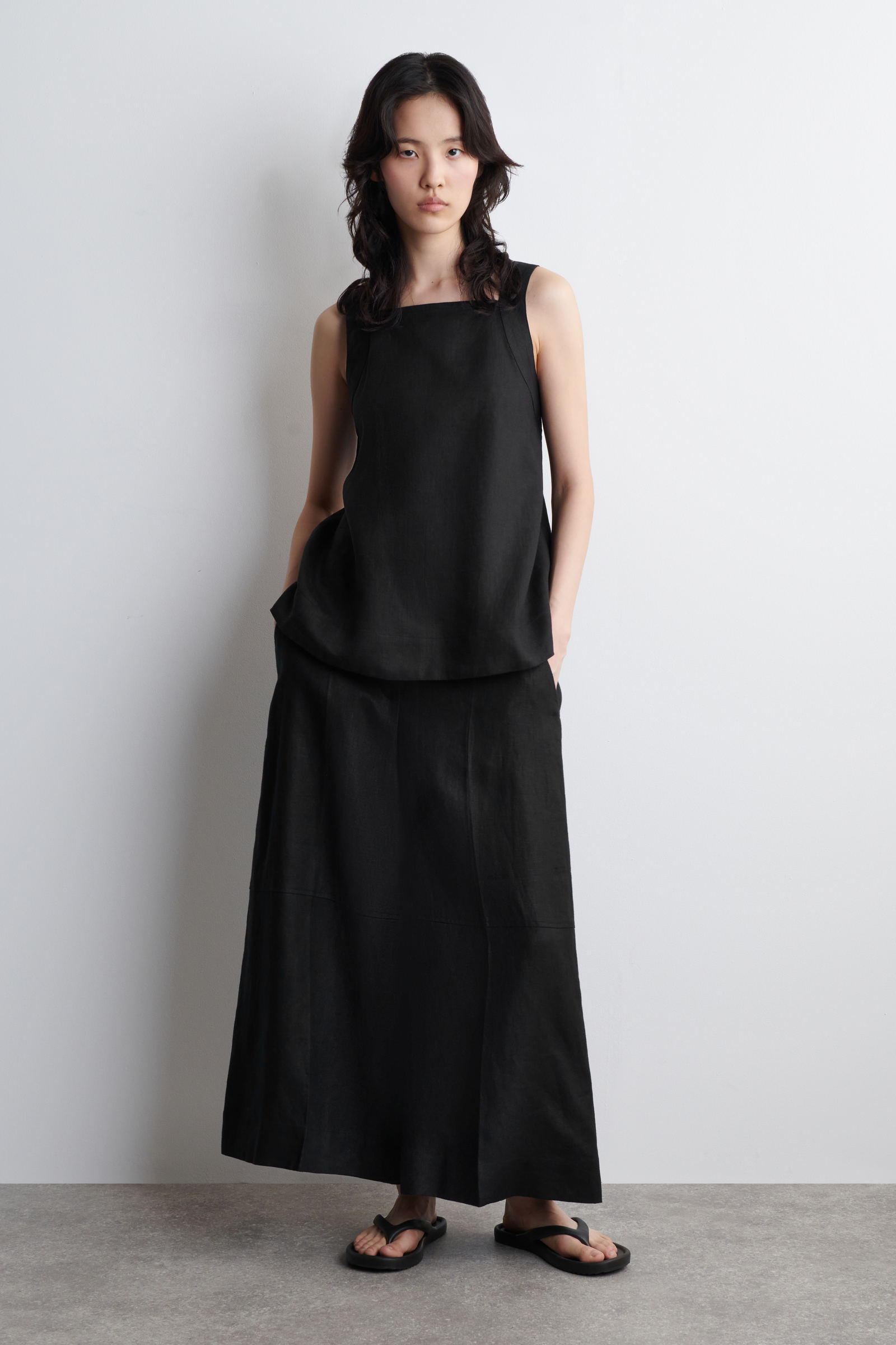 TIE-BACK LINEN TOP タイバックリネントップス ブラック｜COS コス