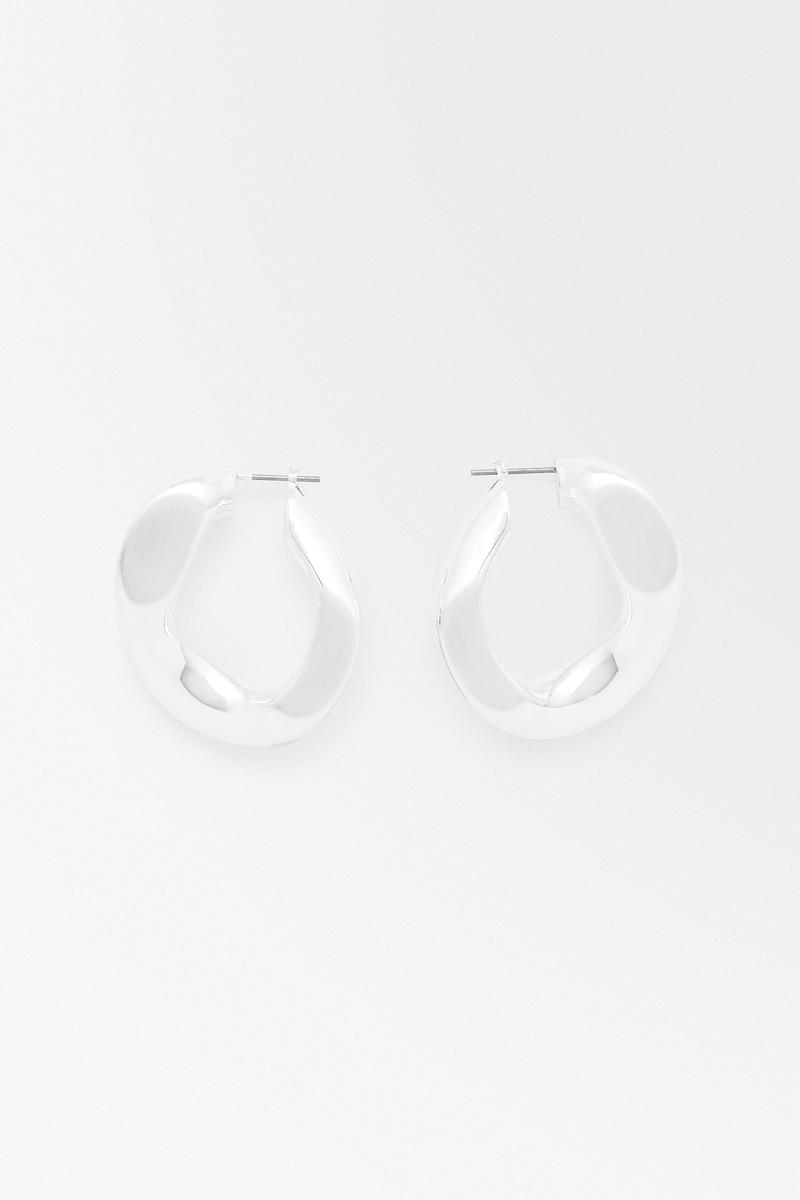 THE CHUNKY CHAINLINK EARRINGS チャンキーチェーンリンクピアス｜COS コス 公式オンラインストア