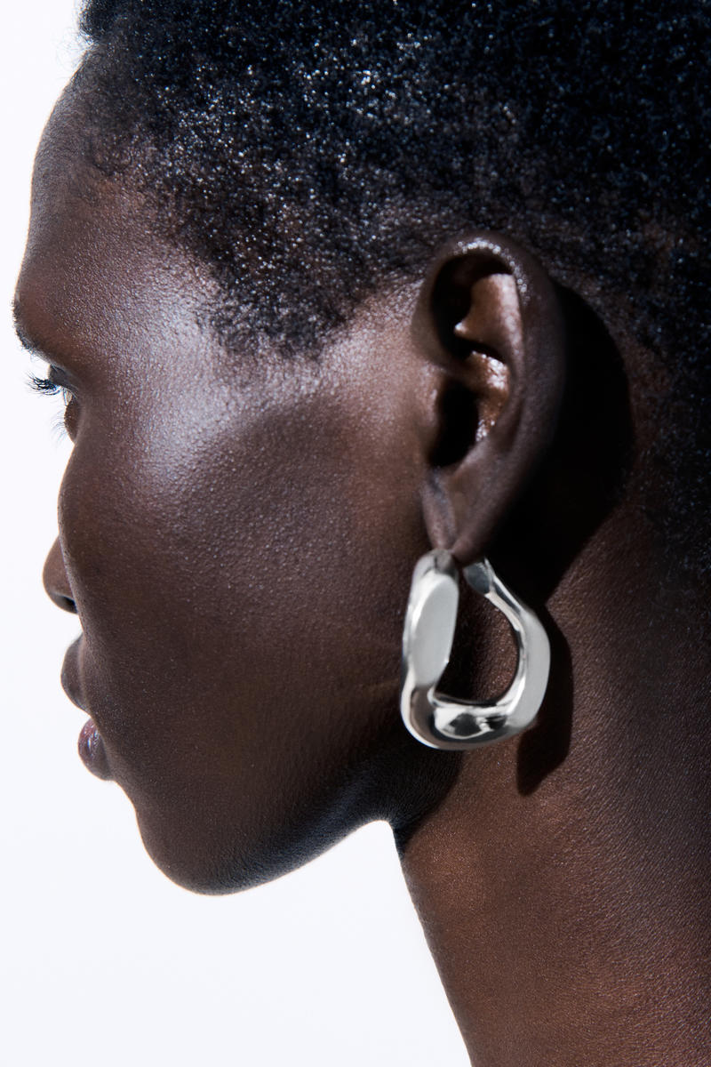 THE CHUNKY CHAINLINK EARRINGS チャンキーチェーンリンクピアス｜COS コス 公式オンラインストア