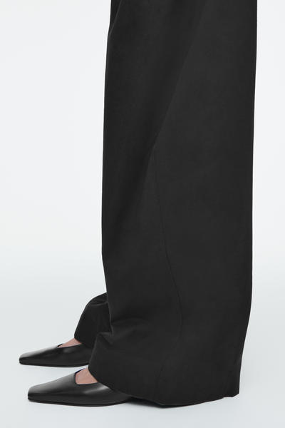 COS コットンバレルレッグパンツ