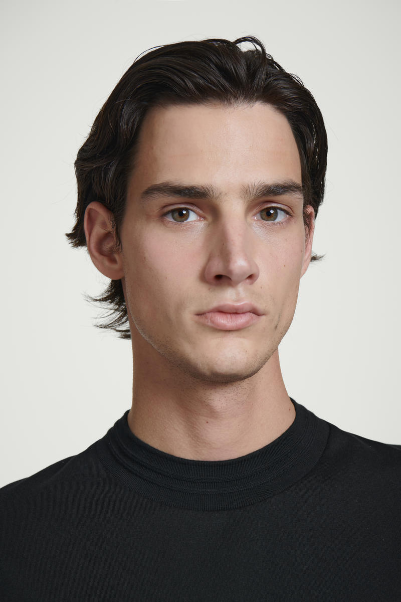 COS オーバーサイズ ラウンドモックネックTシャツ