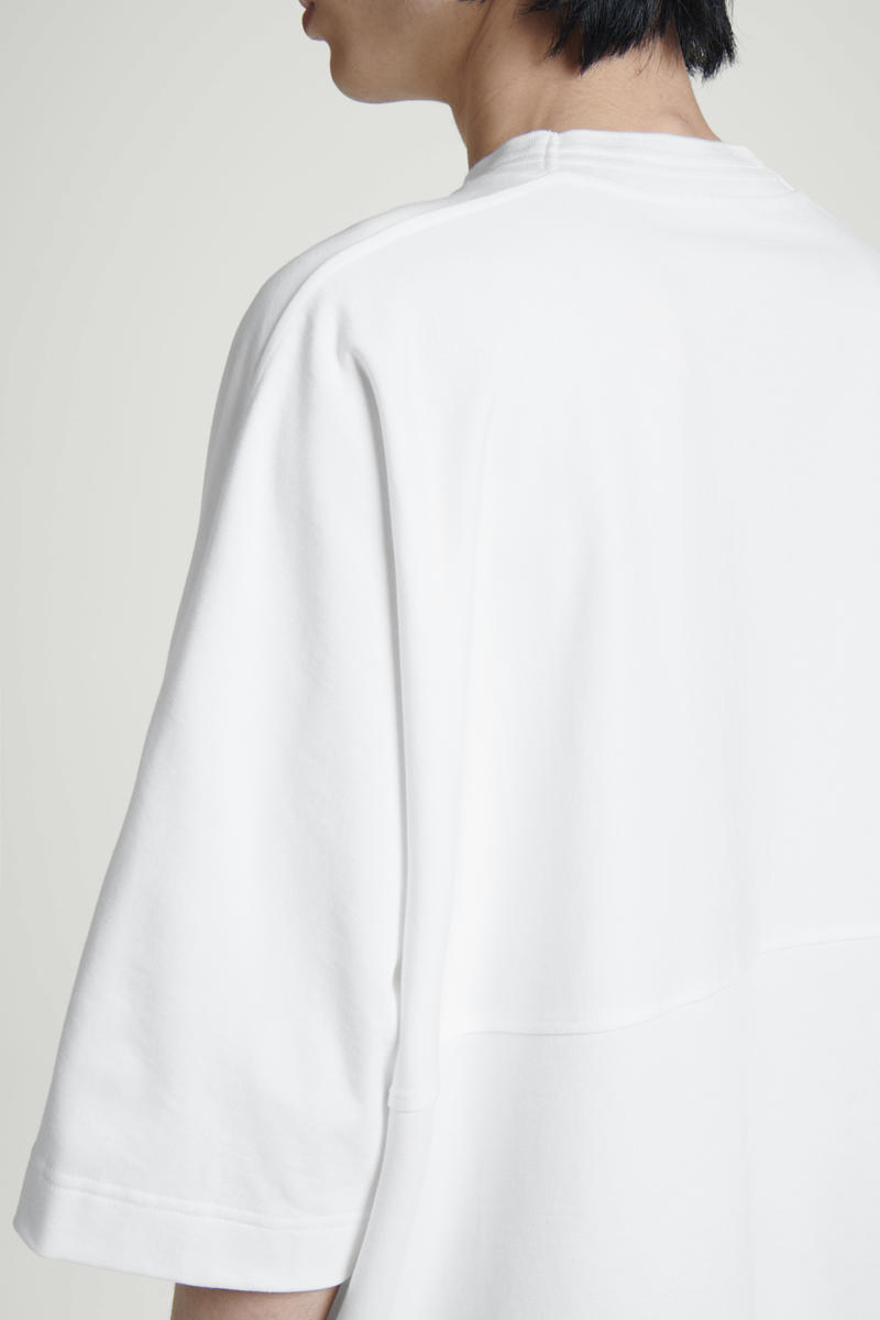 COS オーバーサイズ ラウンドモックネックTシャツ