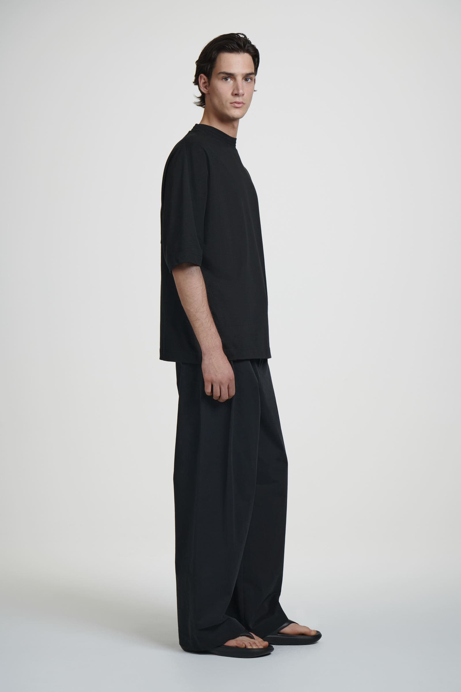 OVERSIZED ROUNDED MOCK-NECK T-SHIRT オーバーサイズ ラウンドモック 