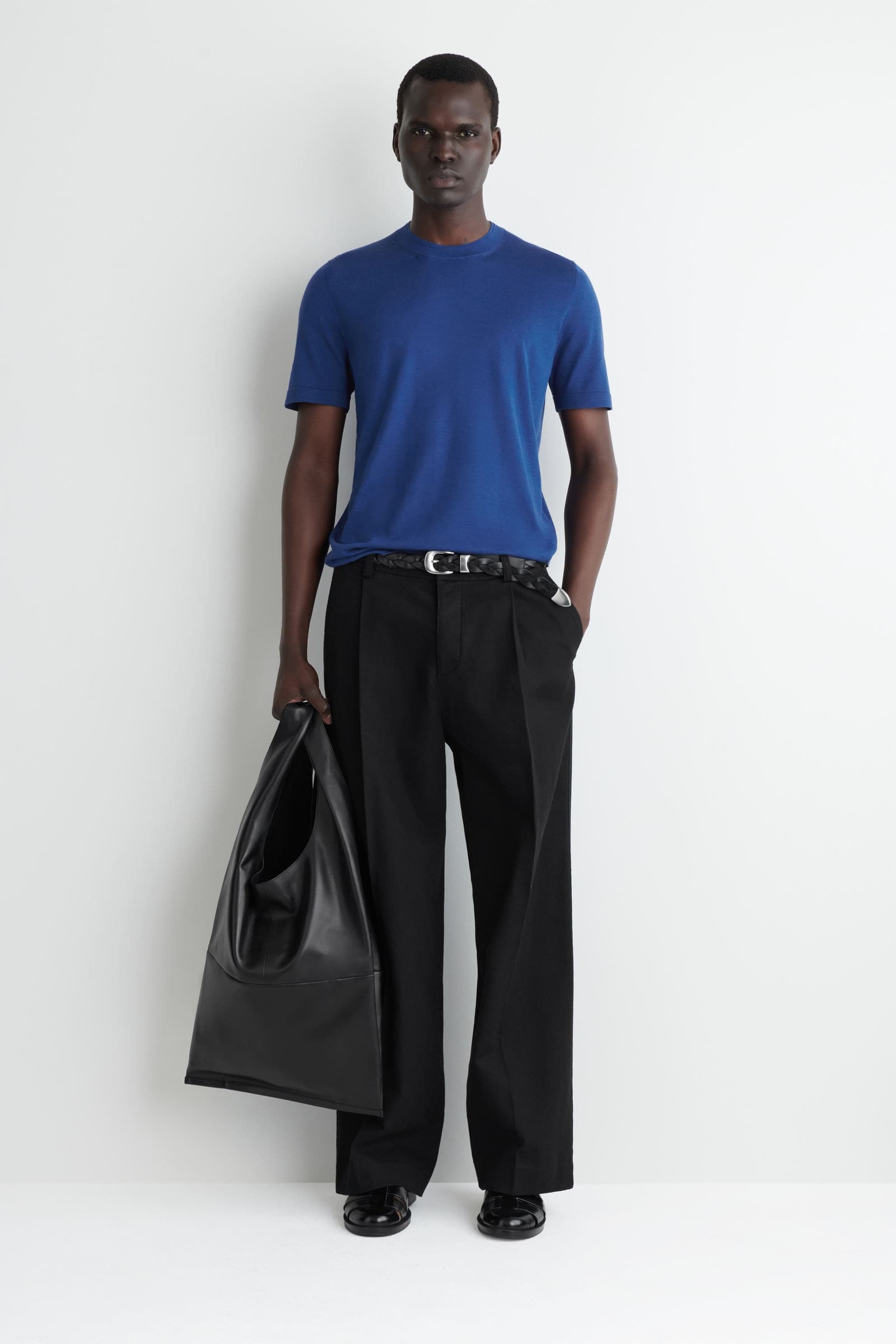 SLIM KNITTED SILK T-SHIRT スリムニットシルクTシャツ ブルー｜COS 