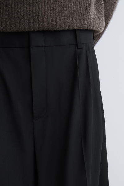 COS プリーツウールワイドレッグパンツ
