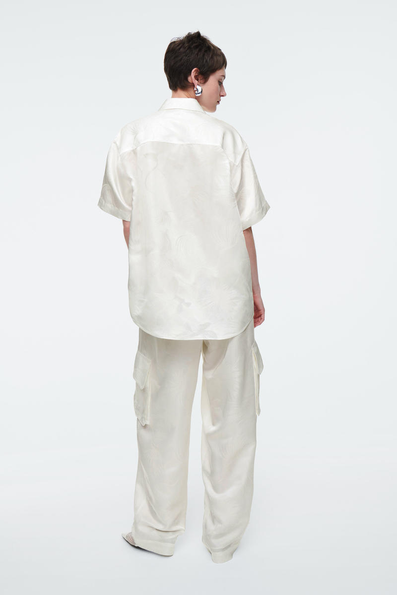 COS フローラルジャガード半袖シャツ